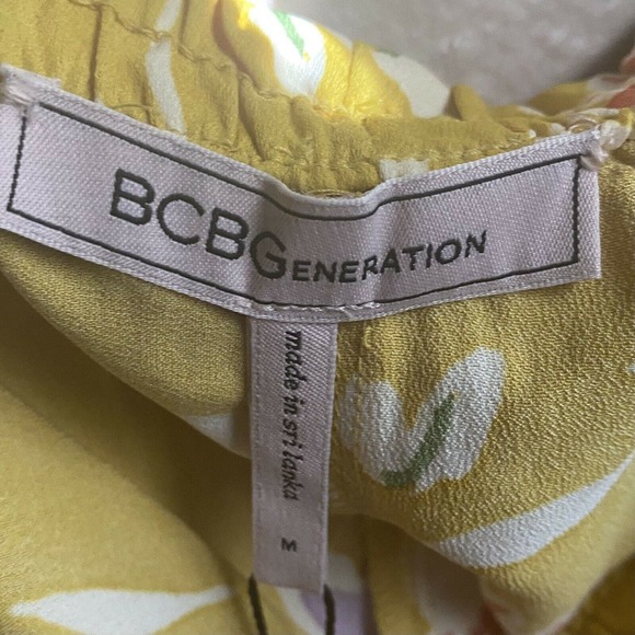 NEW BCBGENERATION Off the Shoulder Yellow Floral Crop Top Medium Spring Boho A11 - Picture 6 of 6